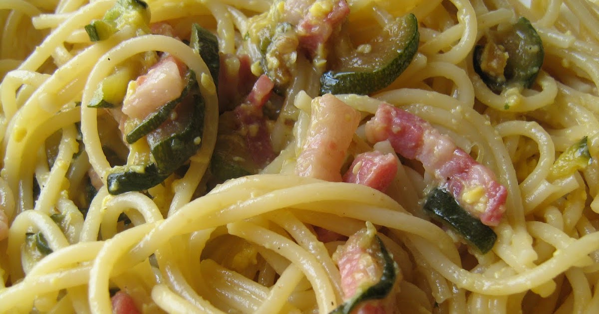 Primi Pasta uovo pancetta e zucchine