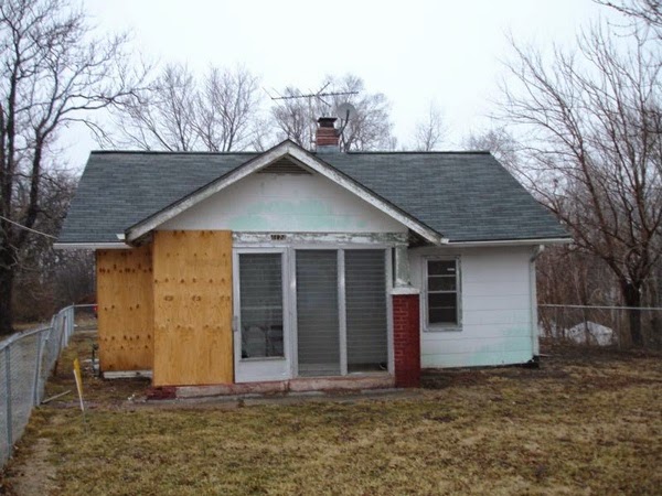 House Rehab: Vintage Banks Gets Minimal Base Metal Top
