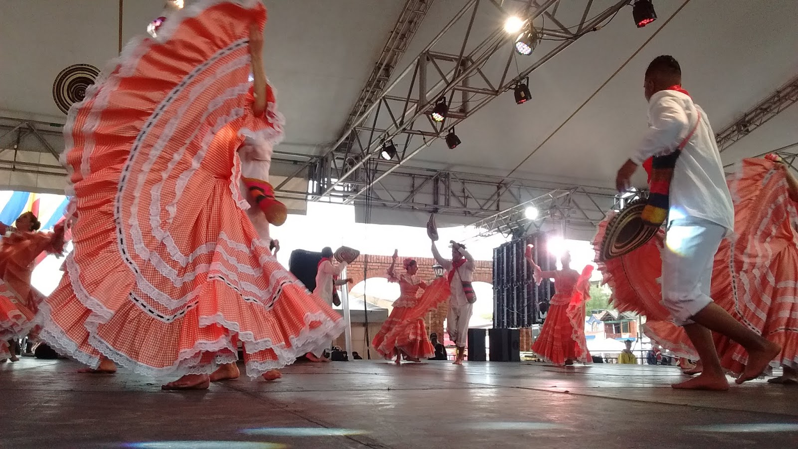 ENFOQUE NOTICIAS Colombia TABIO SE VISTE DE TORBELLINO Y DANZA