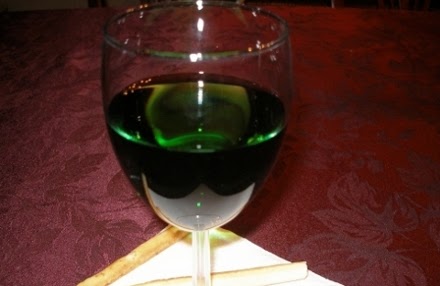 коричневое вино. сорта вина с коричневым оттенком. названия вин простых. история возникновения виноделия. виды красного сухого вина.