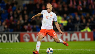 Manchester United plan bid for Arjen Robben