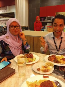 Pakcu makan Kenny Rogers Roasters di Jaya Shopping Centre Petaling Jaya Pakcu makan Kenny Rogers Roasters di Jaya Shopping Centre Petaling Jaya