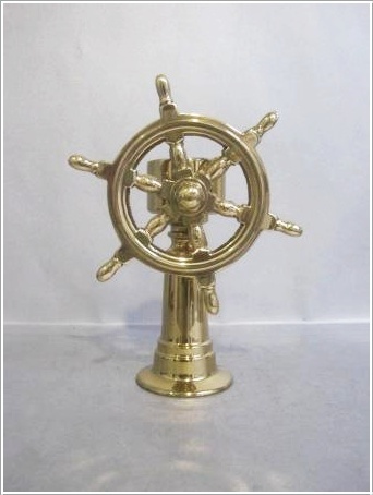 Dolphin Antik: Kompas Model Kemudi Kapal