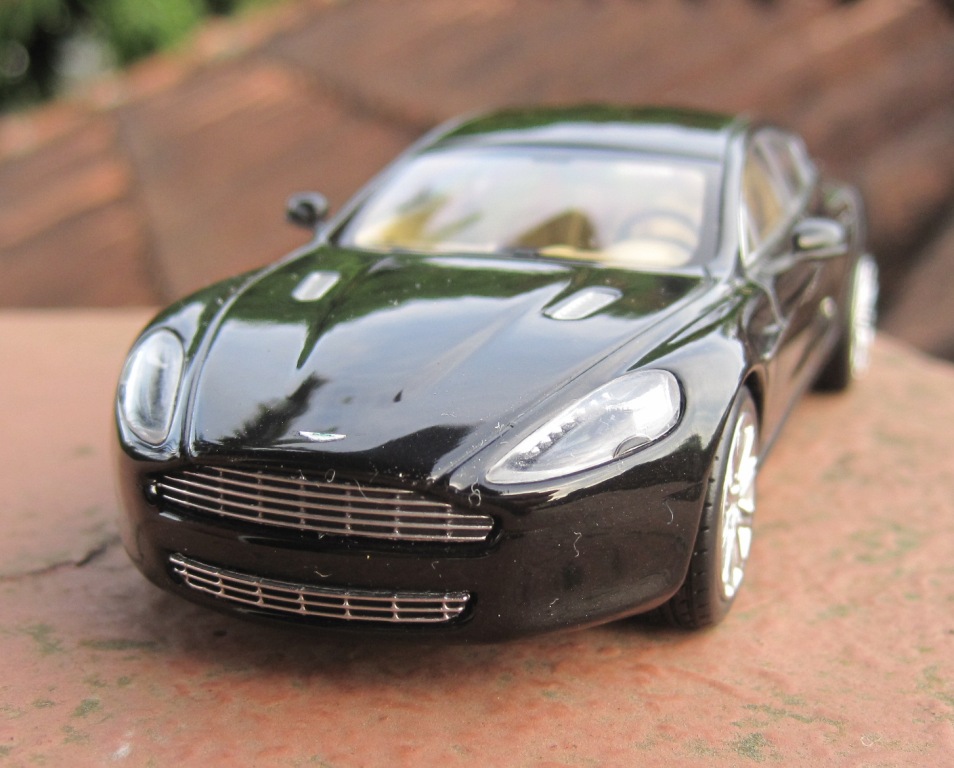 Rare ! Aston Martin RAPIDE MINICHAMPS au 1/43 Bleu Métallisé Launch