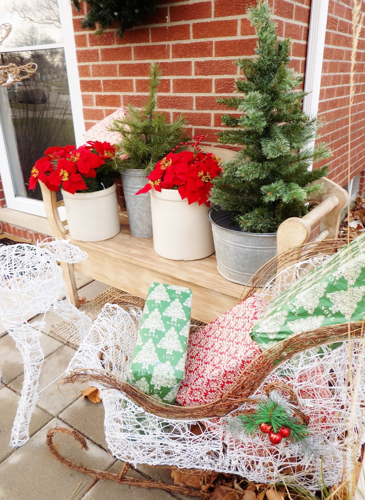 The Quaint Sanctuary: { Our Rustic Cottage Inspired Holiday Porch }