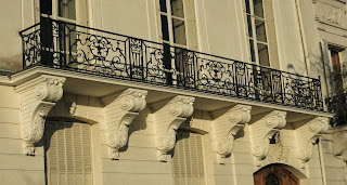 Balcon du 30 quai de Béthune sur l'Ile-Saint-Louis à Paris