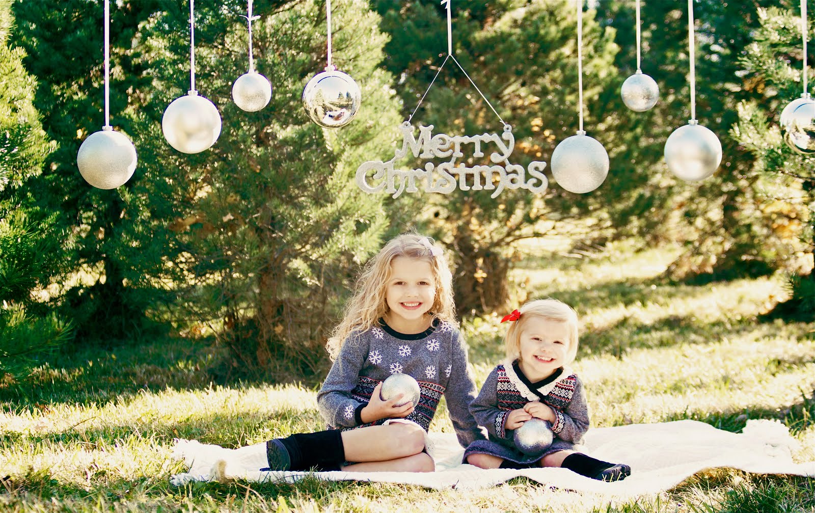 Natalie Schindler Photography Outdoor Christmas Mini Sessions