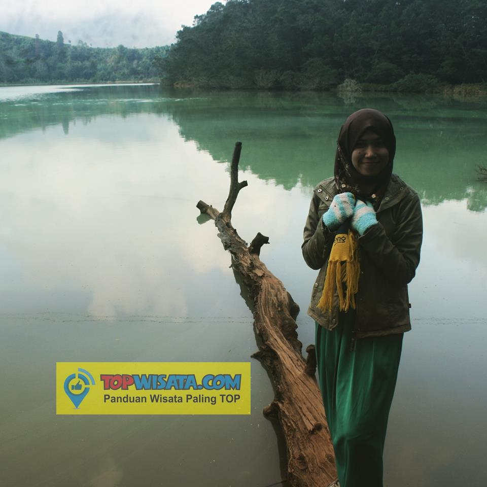 Telaga Warna dan Pengilon - Catatan Liburan Arie Poenya Ke Wisata Alami Dataran Tinggi Dieng Telaga Warna dan Pengilon - Catatan Liburan Arie Poenya Ke Wisata Alami Dataran Tinggi Dieng