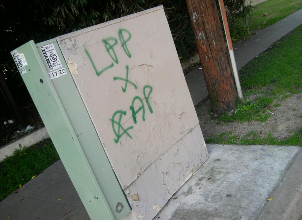 blood piru brims gangs graffiti Leuder park piru ( compton )