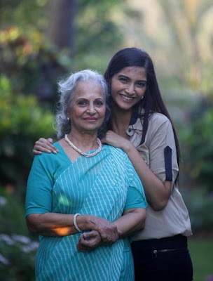 Sonam Kapoor in conversation with Waheeda Rehman cute photo gallery