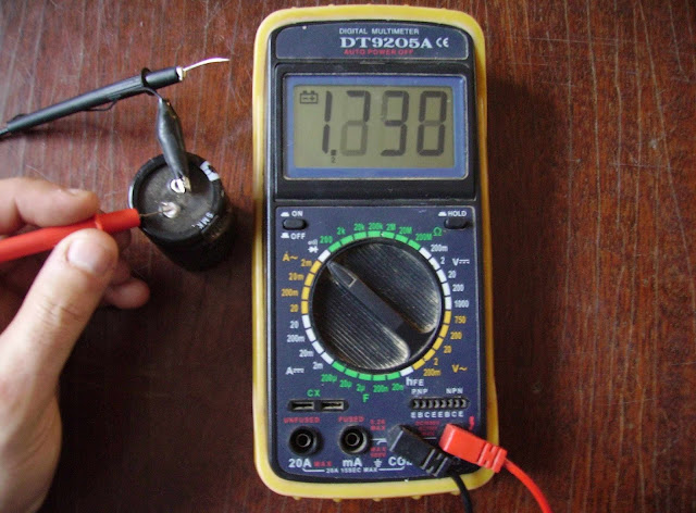 проверка емкости конденсатора мультиметром