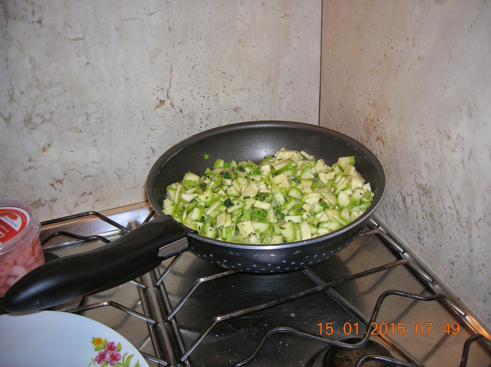 flan di zucchine- cornetti salati  in pasta brisee' farciti  con prosciutto cotto e formaggio 