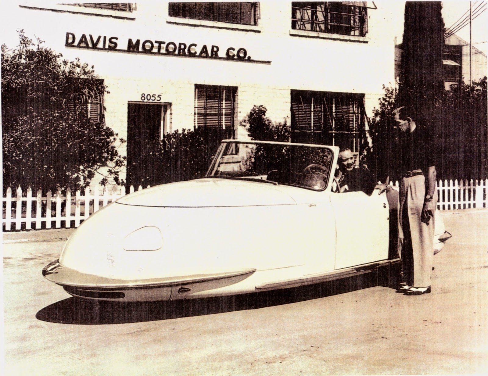 © Automotiveblogz Davis Divan 1948