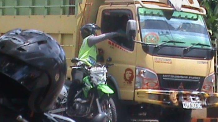 Polri Tak Segan Beri Hadiah Rp 5 Juta bagi Siapapun yang Melaporkan Pungli Polri Tak Segan Beri Hadiah Rp 5 Juta bagi Siapapun yang Melaporkan Pungli