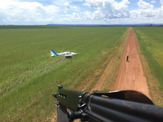 Aeronave com 500 kg de cocaína é interceptada pela FAB e faz pouso forçado