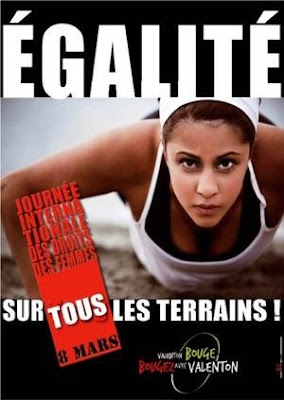 Des roses pour célébrer la centième Journée de la femme Des roses pour célébrer la centième Journée de la femme