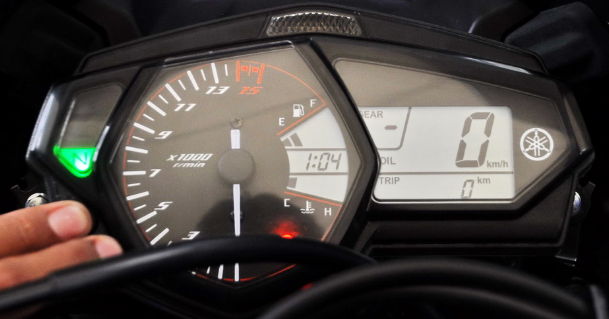 Mengatur Alarm Jam Digital Nixon