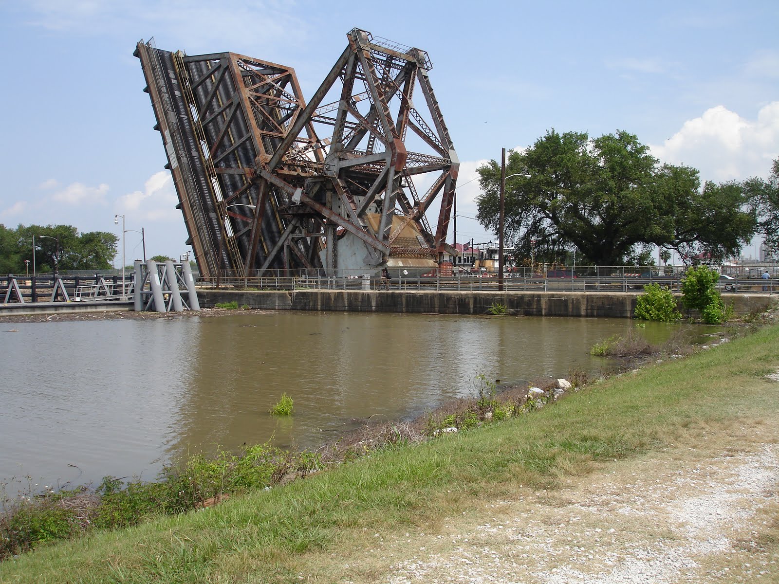 Da Neutral Ground May 2011