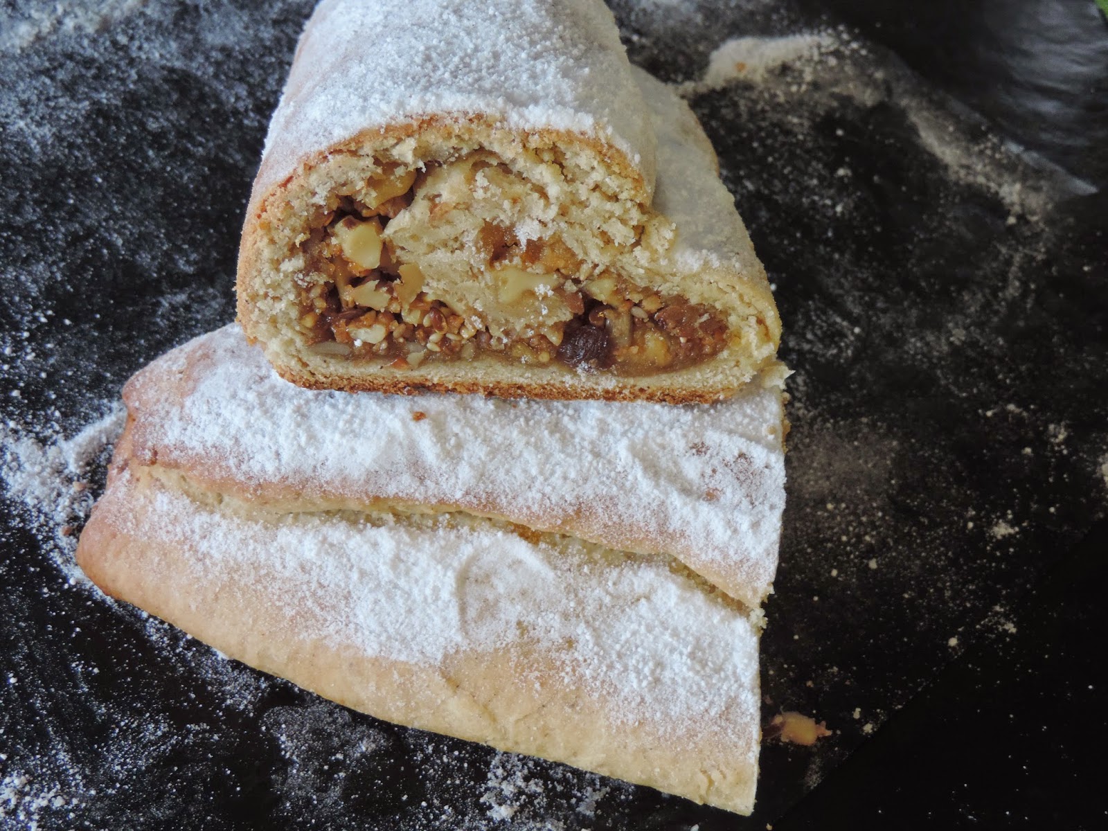 Marzipan-Nuss-Stollen - Marcipános diós-magvas stollen