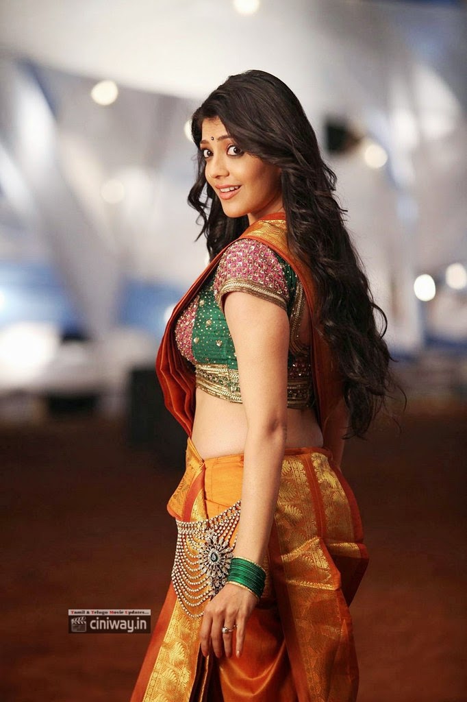 Kajal-Agarwal-Stills-in-Sarocharu-Movie-