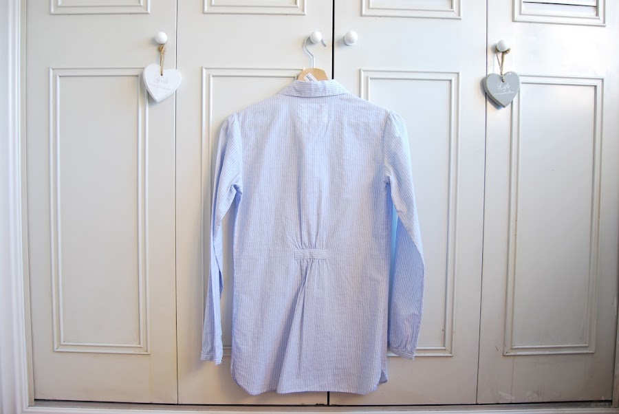 cojín hecho con una camisa