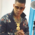 MC Lon compra novo grillz de ouro