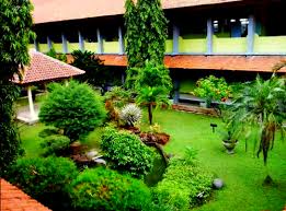 DESAIN TAMAN SEKOLAH DENGAN BUNGA HIAS & BONSAI TAMAN
