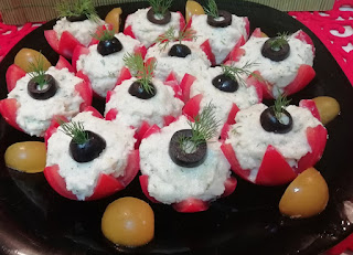 Rosii umplute cu salata de conopida si dovlecel