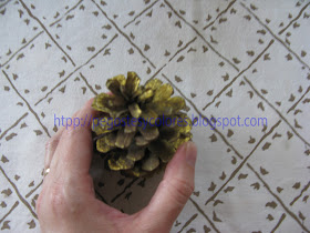 Pegostes y Colores: Piñas para el Árbol de Navidad