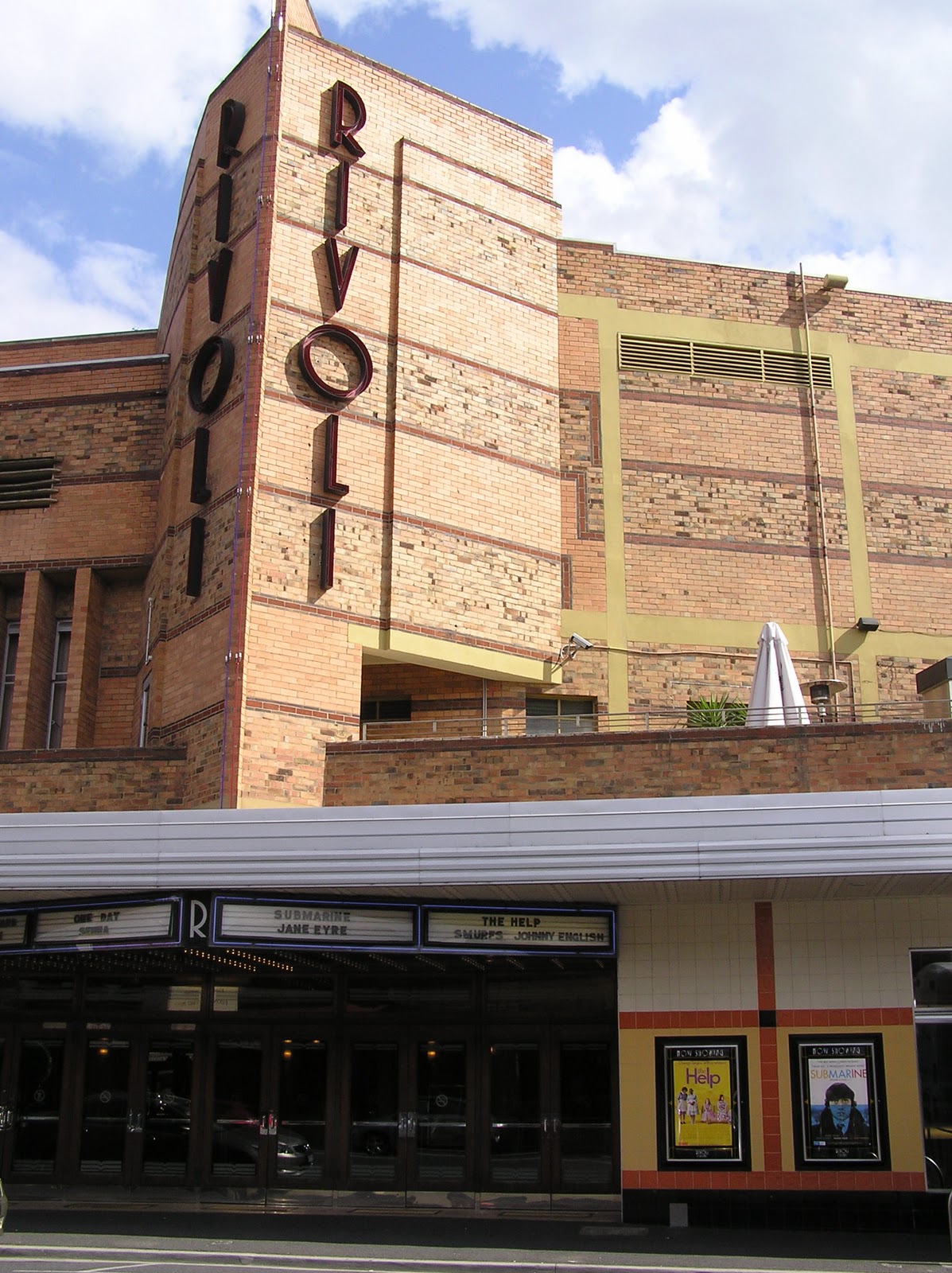 Neesie Natters The Rivoli Cinema to see 'The Help' Movie