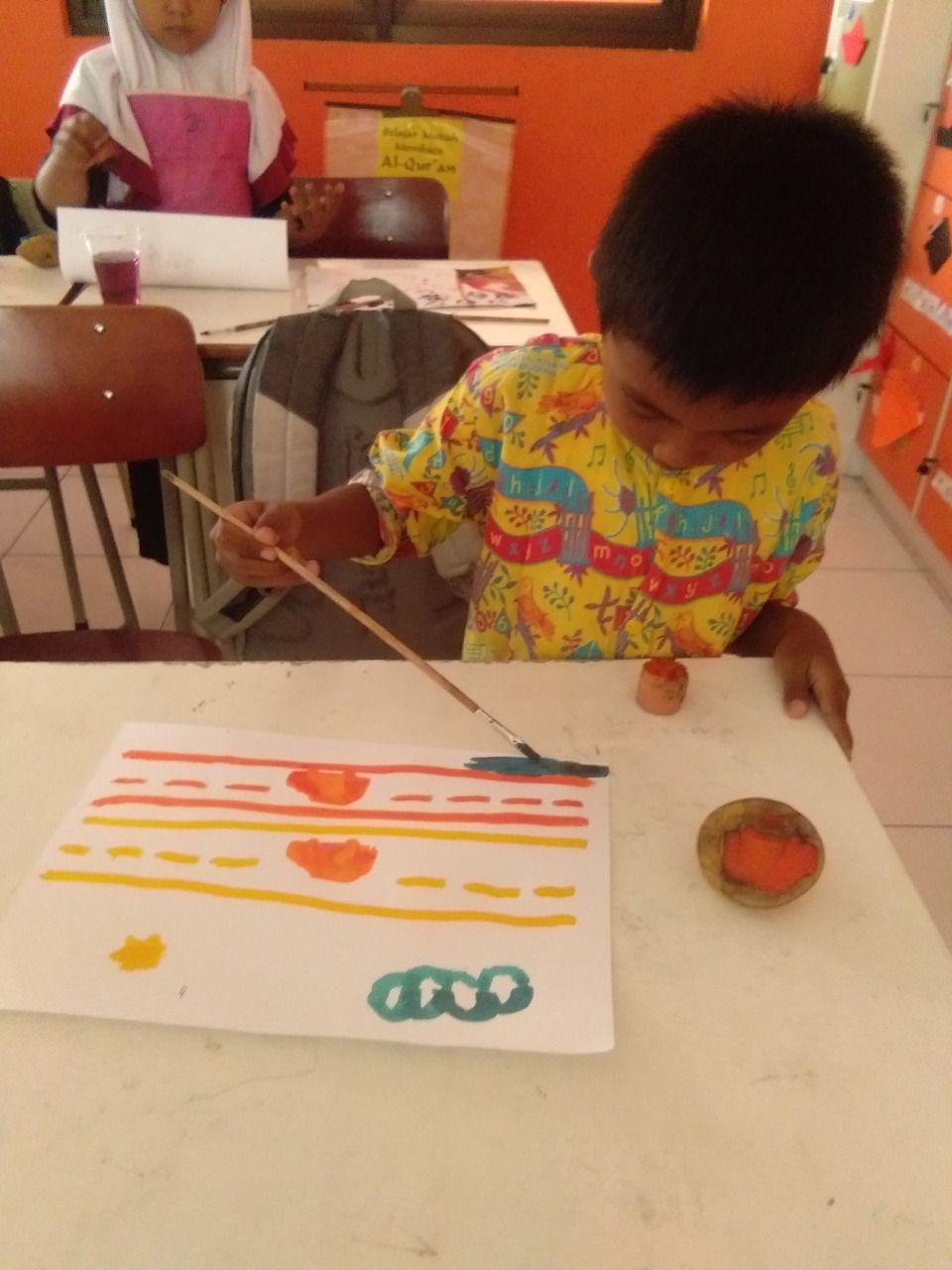 Kelas 1 SD Juara Bandung Menggambar dengan Teknik Mencetak - SD Juara