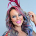 Paolla Oliveria colore os cabelos e usa look transparente em bloco de rua