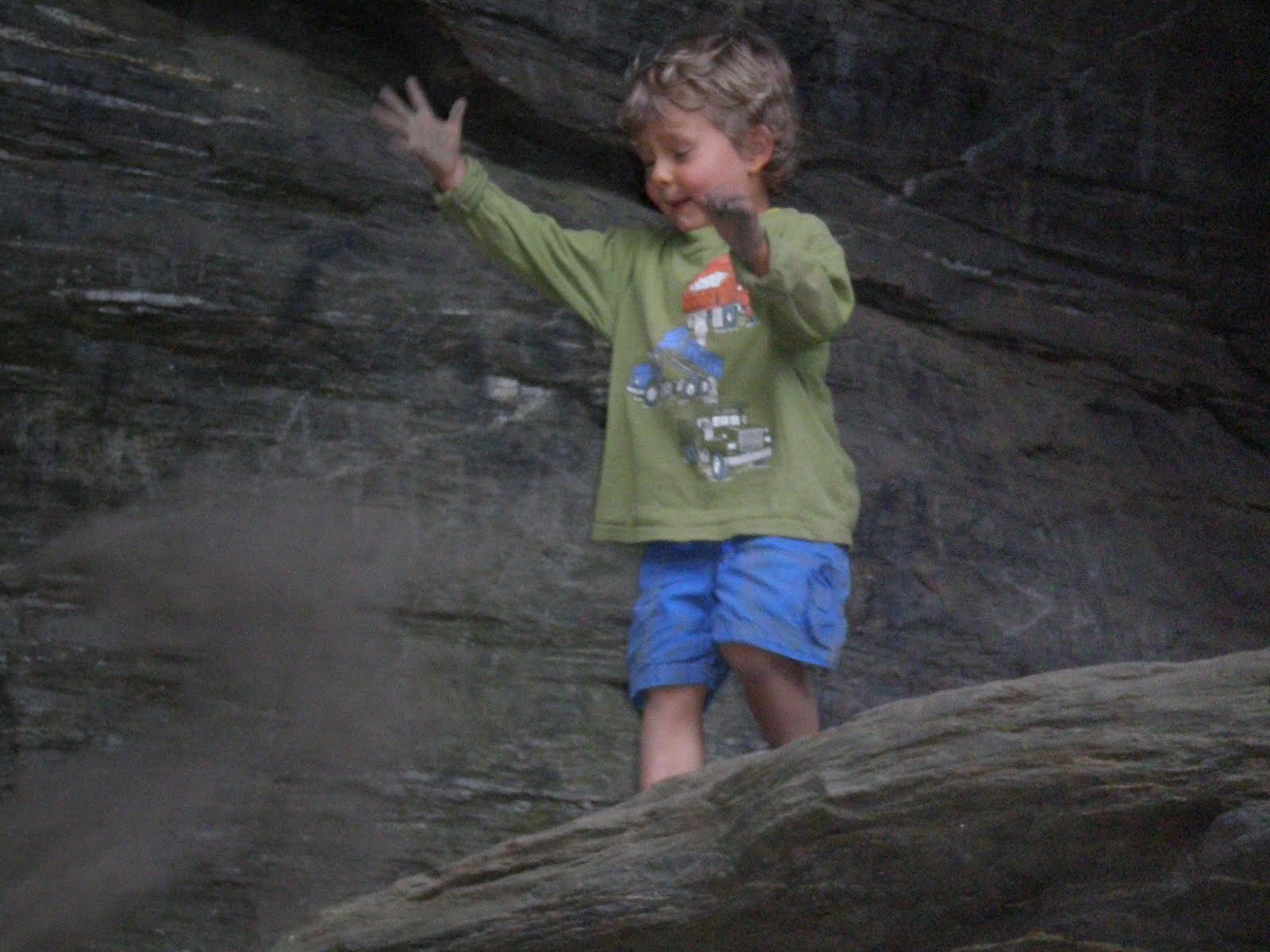 Wee Kiwi Throwing Dirt