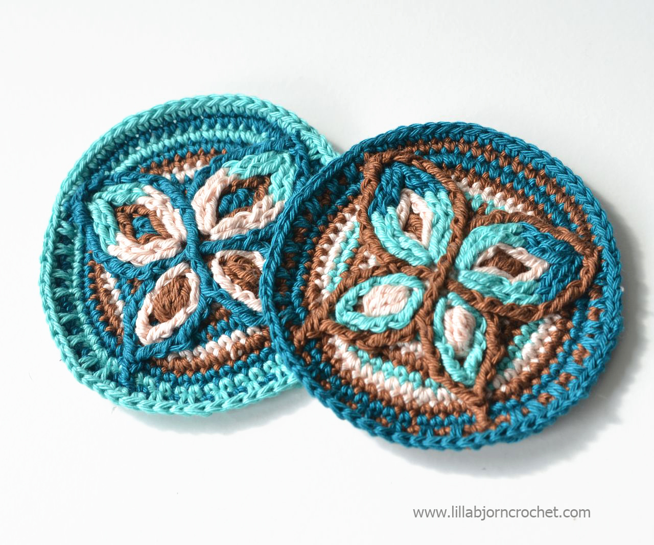 Cretan Butterfly Coin Purse. Original design in overlay crochet by Lilla Bjorn.