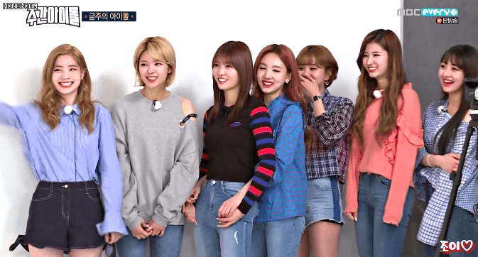 [주간아이돌] 오늘자 트와이스 움짤 Part.1 단체샷 위주.gif | 인스티즈