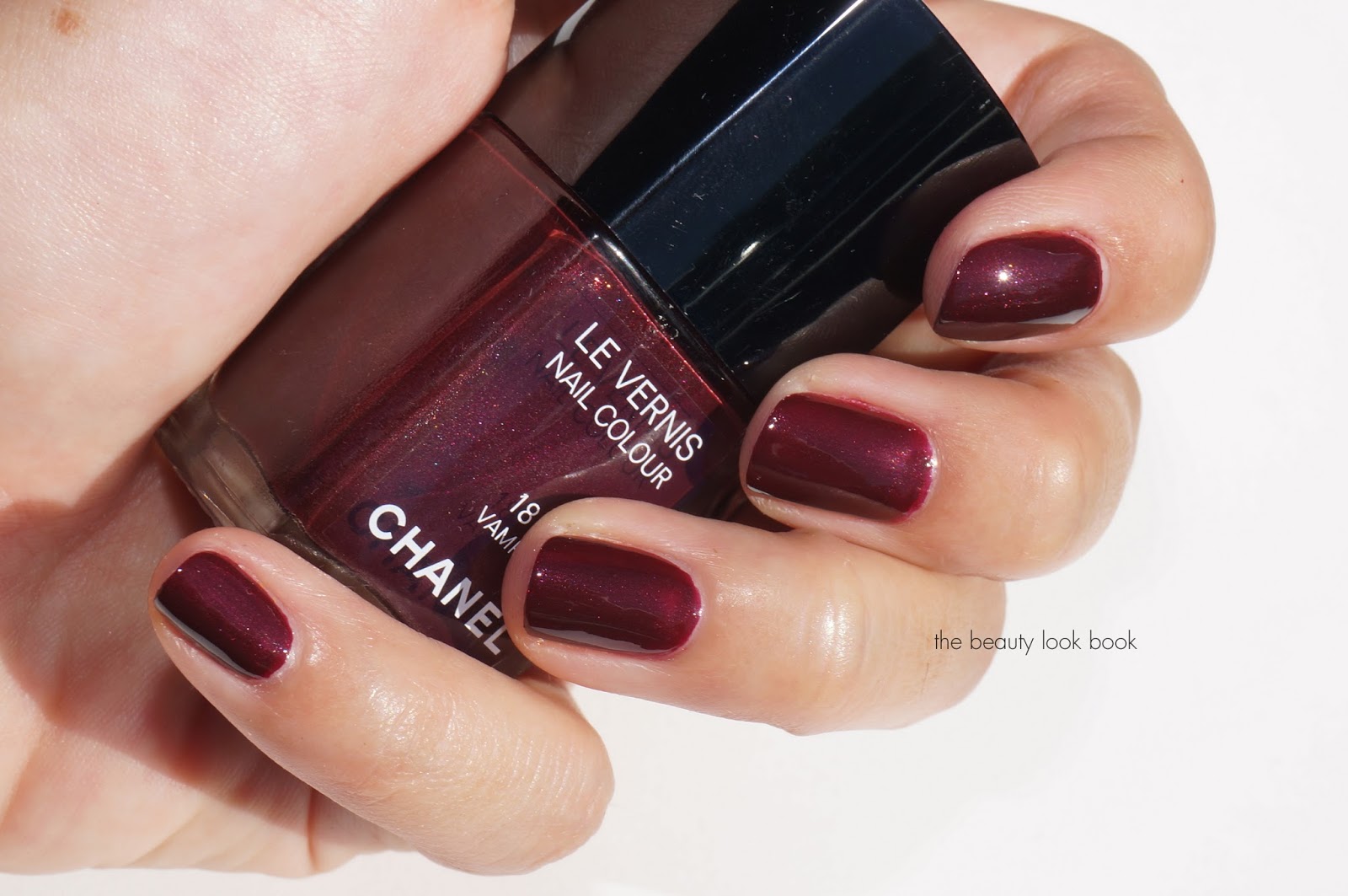 Chanel Vamp, Rose Fusion Le Vernis and Le Top Coat Lamé Rouge Noir -  Holiday 2015 Vamp Attitude - The Beauty Look Book