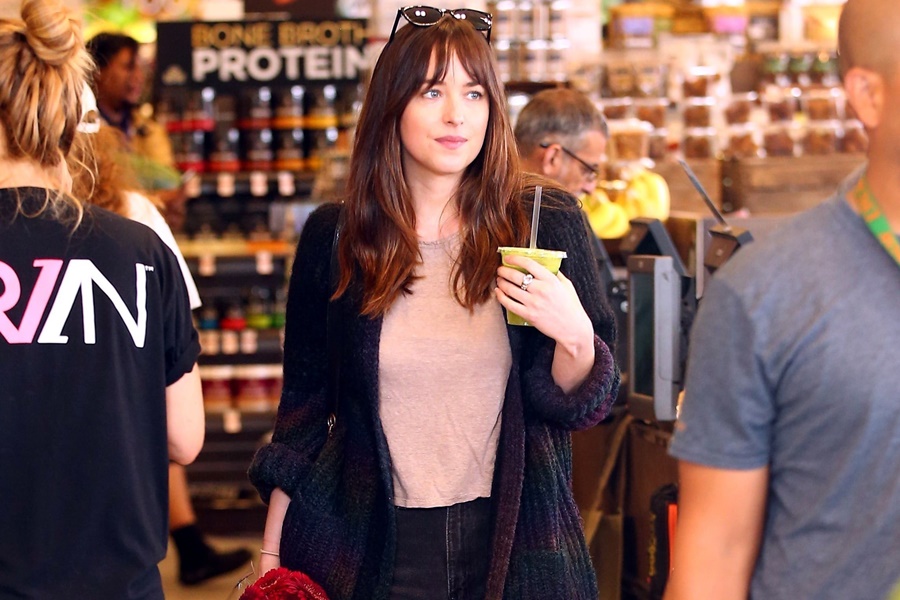 Dakota Johnson Life Hq Pictures Of Dakota Leaving Erewhon Grocery