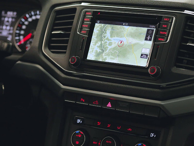 VW Amarok 2017 - interior - sistema multimídia