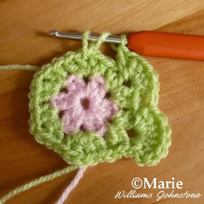 Making the petals of this floral crocheted design