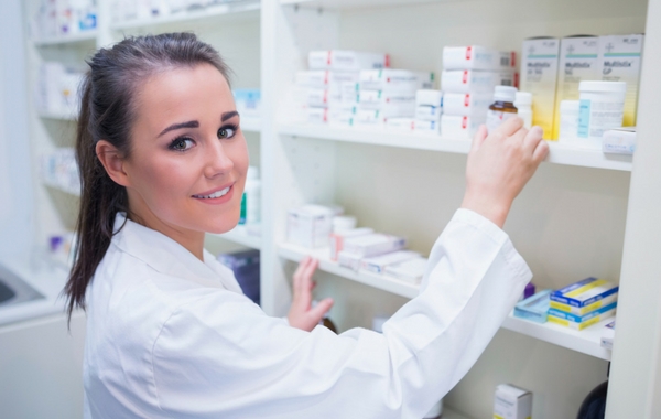 pharmacy assistants assist the pharmacist in the technical aspects of prescription filling as well as performing the administrative duties within a pharmacy - Pharmacist Duties pharmacy assistants assist the pharmacist in the technical aspects of prescription filling as well as performing the administrative duties within a pharmacy - Pharmacist Duties