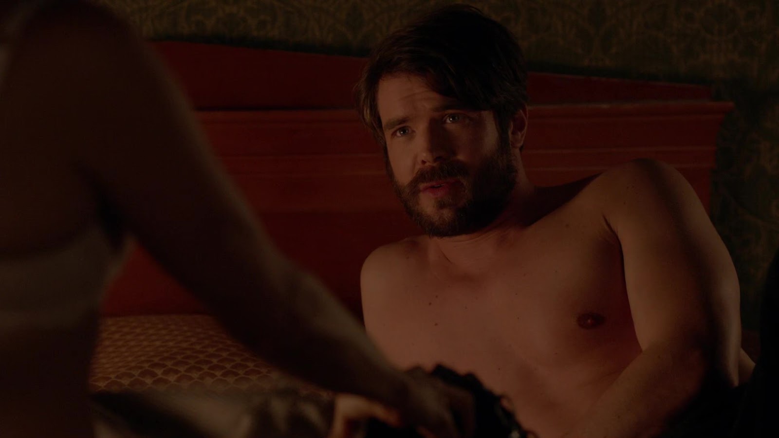 Charlie Weber shirtless in How To Get Away With Murder 2-15 "Anna Mae&...