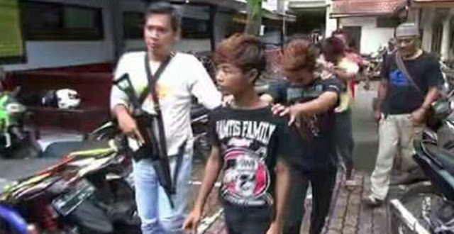 Remaja Alay penghina Al Quran digelandang satuan Reserse Tulungagung Jawa Timur