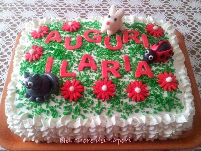 torta con coniglietto, coccinella, gattino e fiorellini