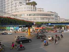 Vehicles and a pedestrian headed toward Yuanda 1st Road
