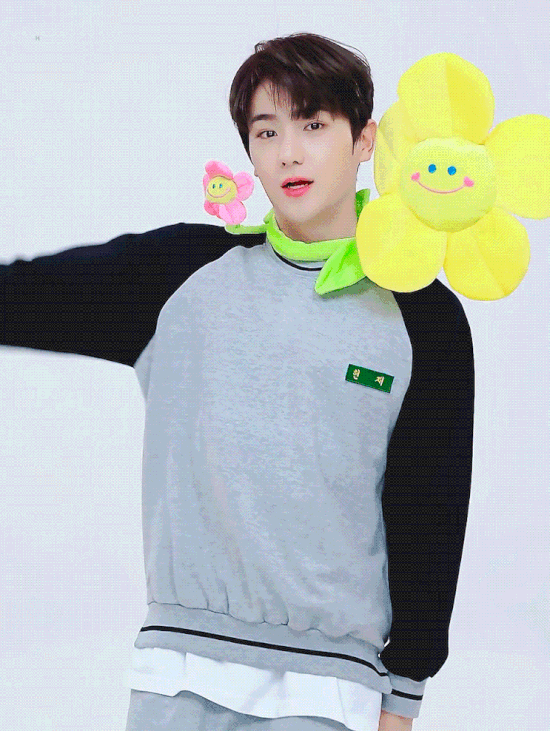 어제자 청량 컨셉에서 온도차 보여준 더보이즈 | 인스티즈