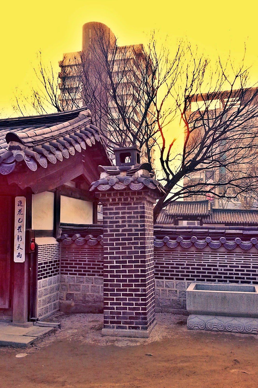Sunset at Unhyeongung (운현궁) Royal Palace www.meheartseoul.blogspot.com (Vera Lee)