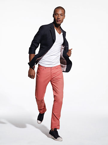 What to wear: Navy blazer, white v-neck t-shirt, red jeans, black sneakers,