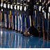 Le da un patatú a un guardia en despedida de Obama Le da un patatú a un guardia en despedida de Obama