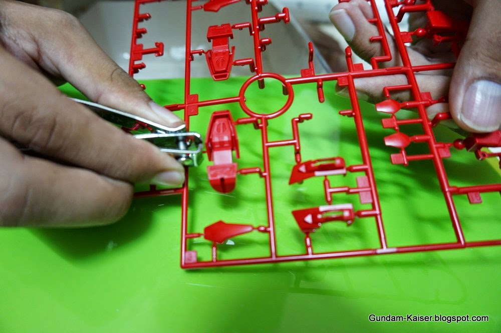 Gundam Kaiser: Gunpla Newbie Guide: How to remove nub marks using ...