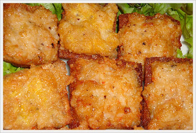 ขนมปังหน้ากุ้ง_エビのすり身のせトースト_Fried Canapes with Shrimp Spread